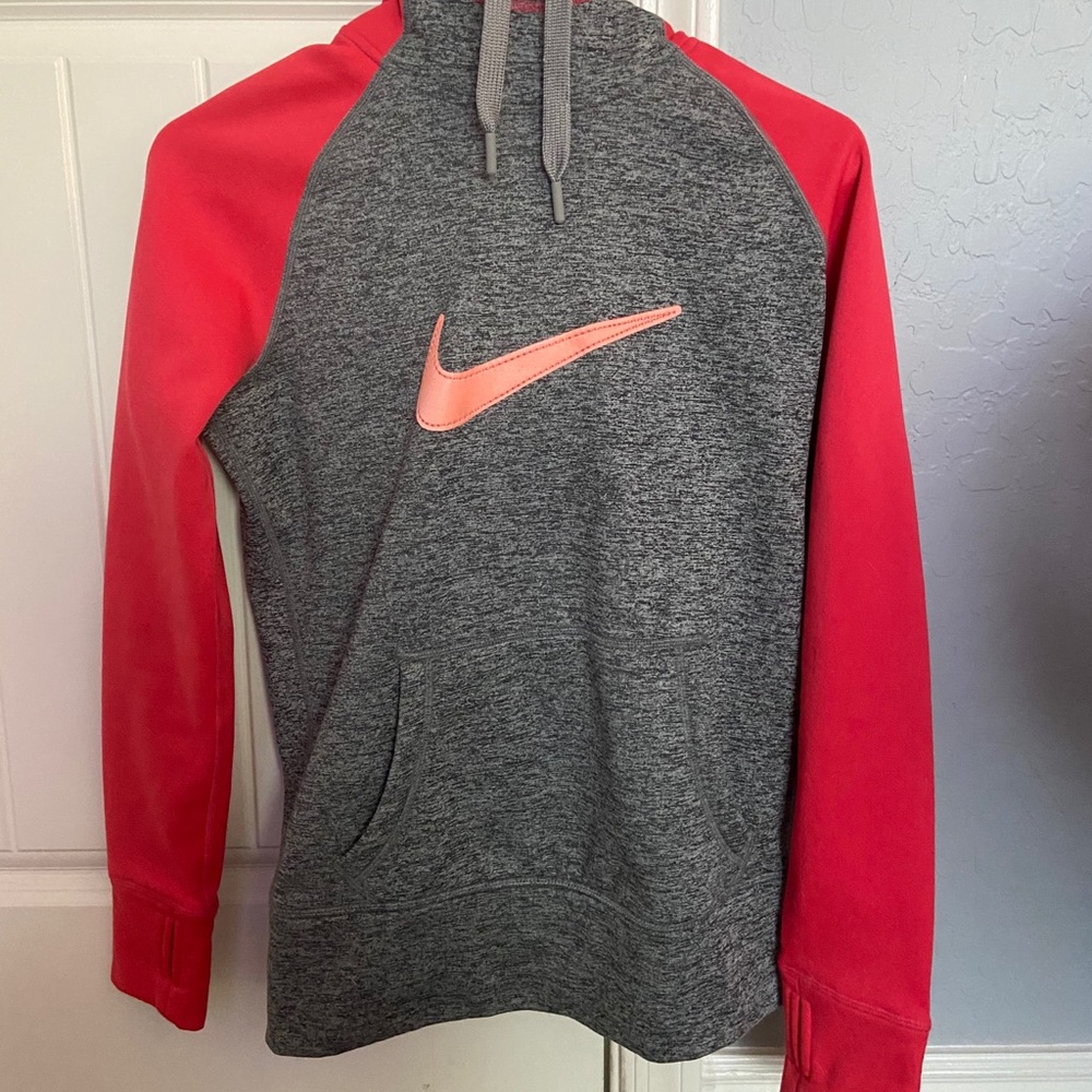 NIKE therma fit women’s sweatshirt